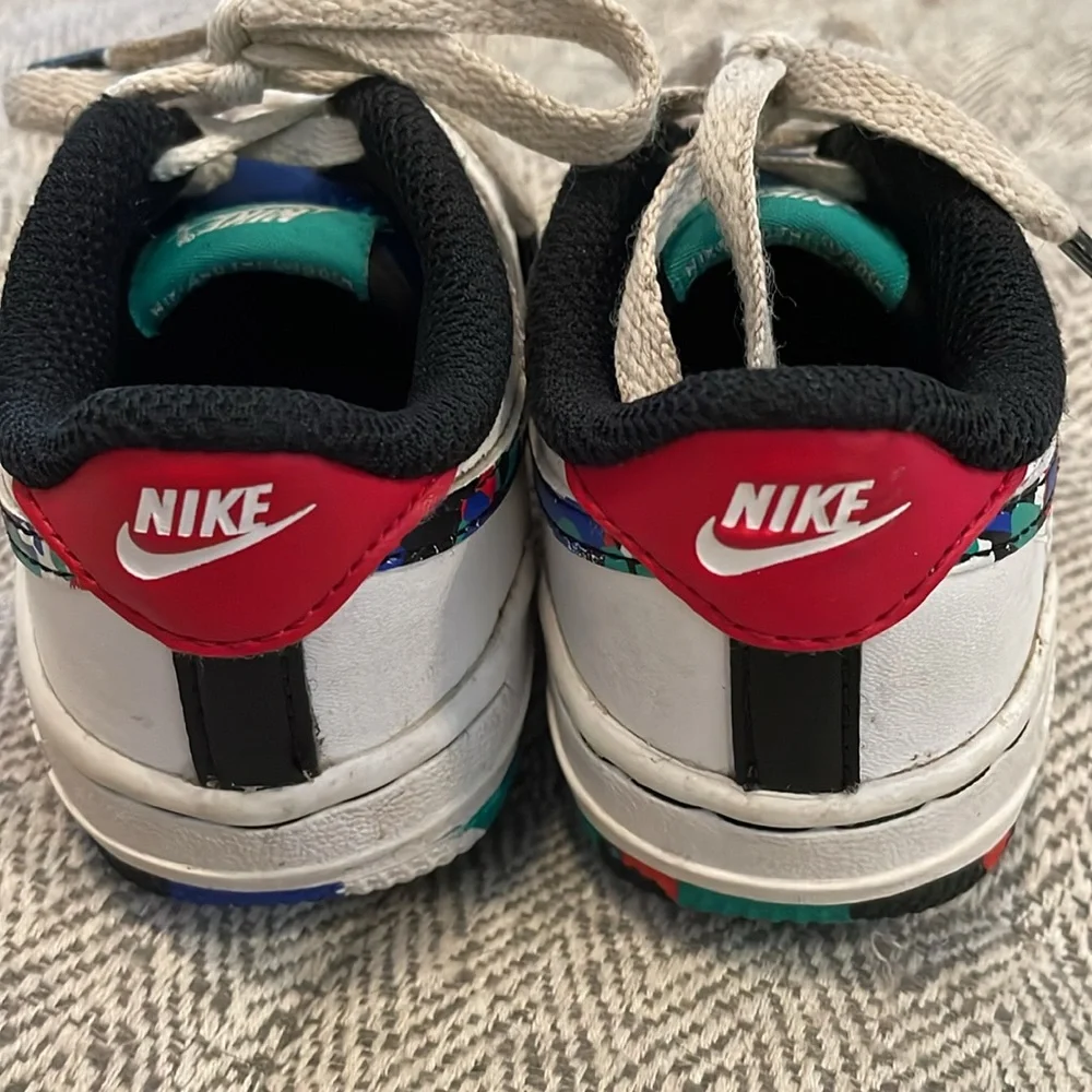 Nike “melted crayon” Force 1 size 7